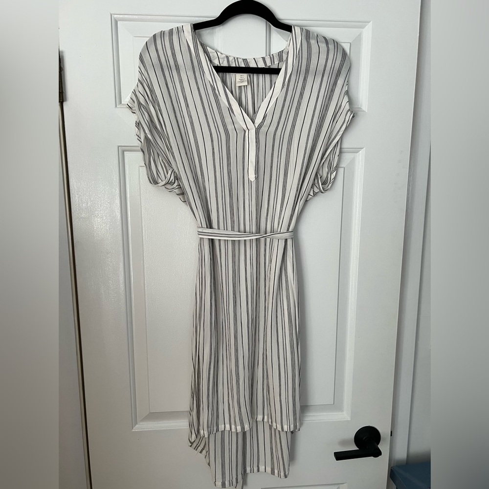 H&M White and Gray V-Neck Mini Dress